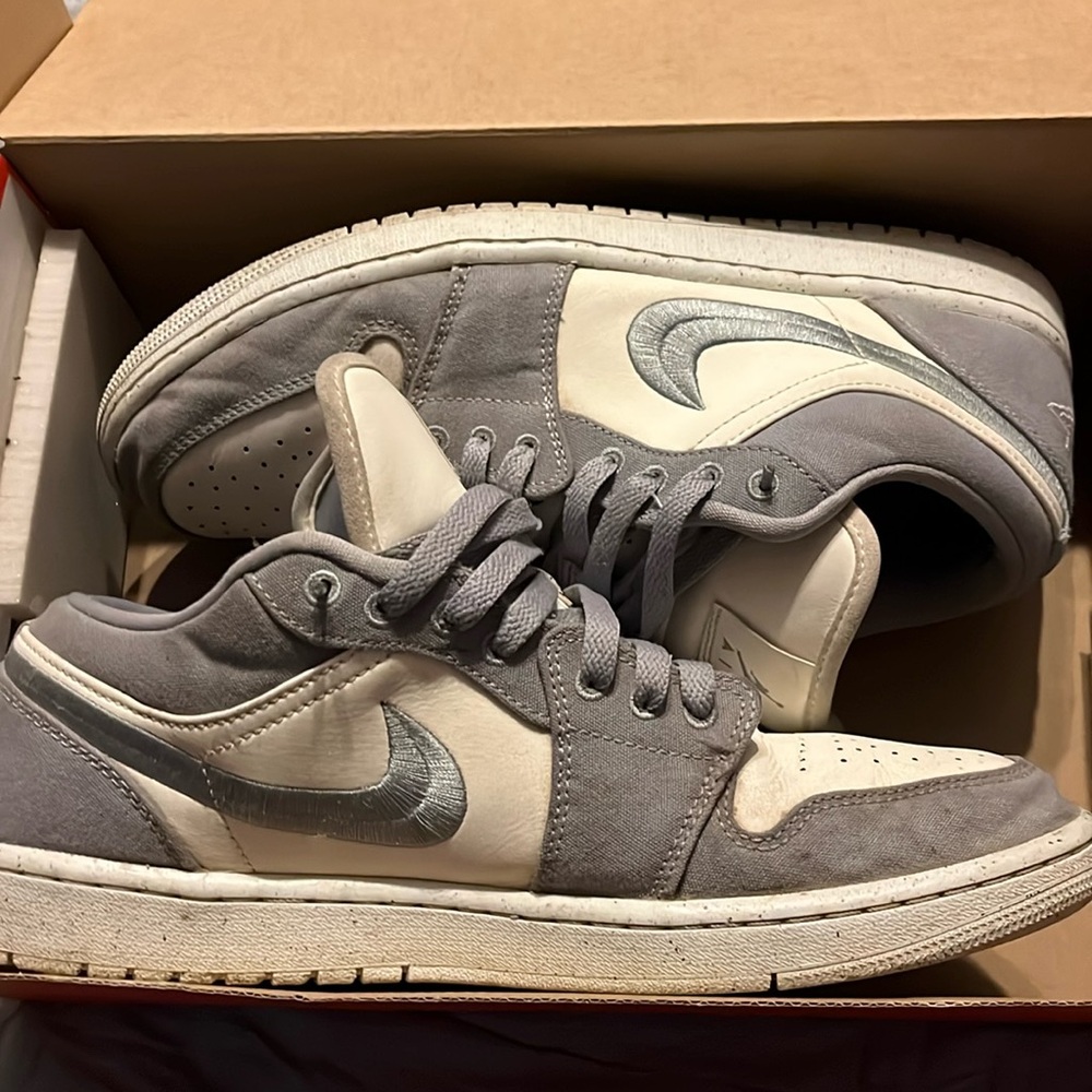 Jordan 1 low SE light steel grey